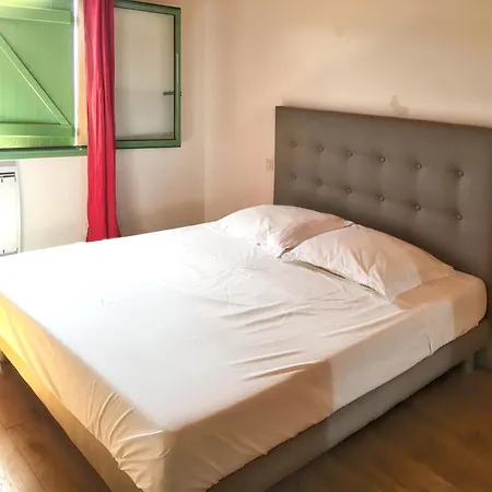 élégante à Avec Piscine Privée Et Vue Sur La