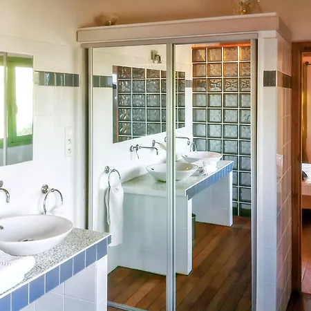 élégante à Avec Piscine Privée Et Vue Sur La Sagone (Corsica)