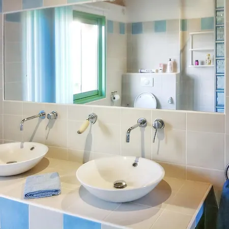 élégante à Avec Piscine Privée Et Vue Sur La Villa Sagone (Corsica)