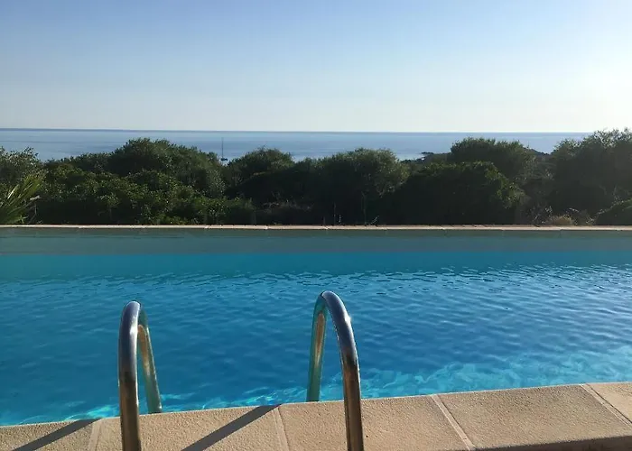 Elegante A Avec Piscine Privee Et Vue Sur La Vila