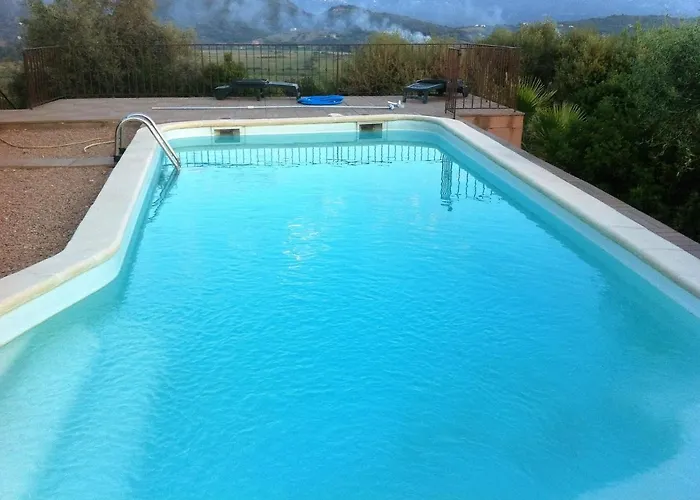 Elegante A Avec Piscine Privee Et Vue Sur La