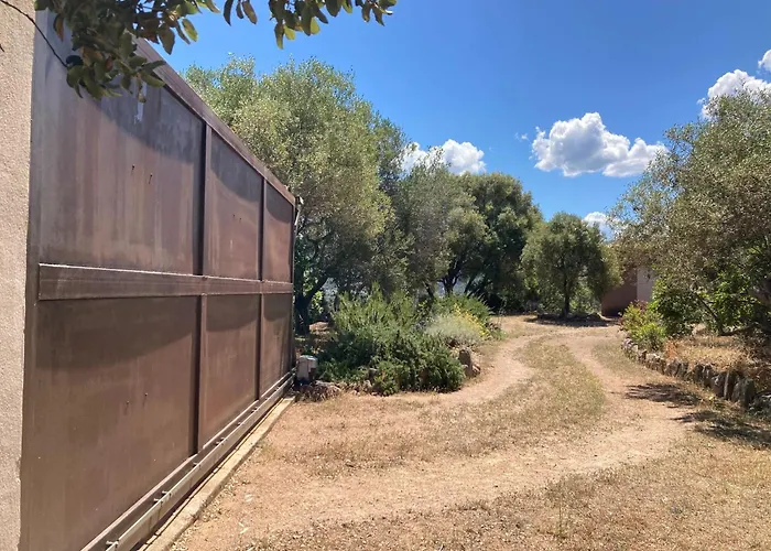 Elegante A Avec Piscine Privee Et Vue Sur La