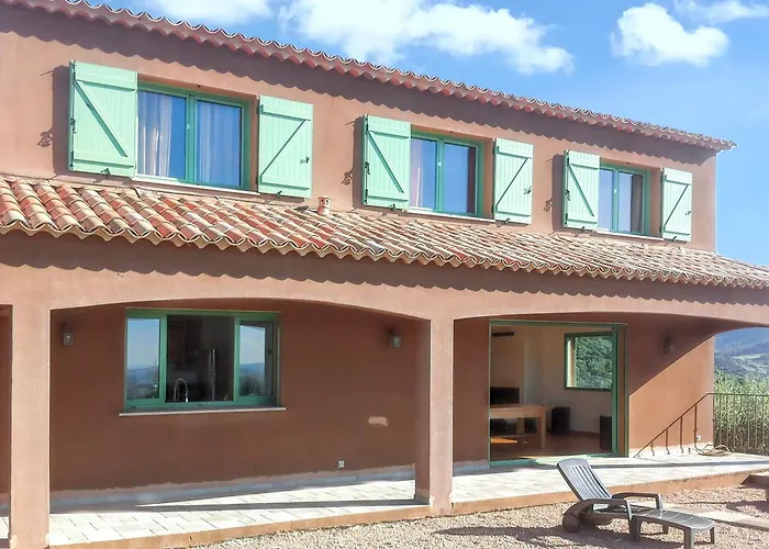 Elegante A Avec Piscine Privee Et Vue Sur La Vila